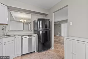 105 Hopkins Ct, Holland, PA 18966 - Photo 8
