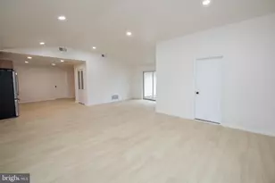 30 Mistletoe Ln, Levittown, PA 19054 - Photo 8