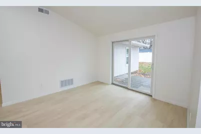 30 Mistletoe Lane, Levittown, PA 19054 - Photo 10