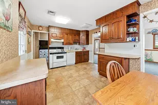 908 Circle Dr, Southampton, PA 18966 - Photo 10