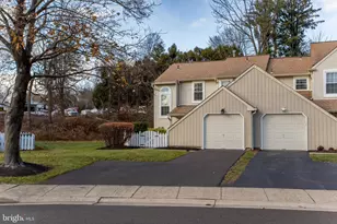 1811 Hennessy Dr, Southampton, PA 18966 - Photo 2