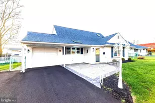 29 Hope Rd, Levittown, PA 19056 - Photo 2