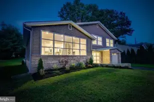 4 Ivy Ln, Yardley, PA 19067 - Photo 2