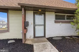 28 Cloister Rd, Levittown, PA 19057 - Photo 4