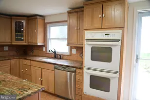 114 Nursery Ave, Levittown, PA 19057 - Photo 16