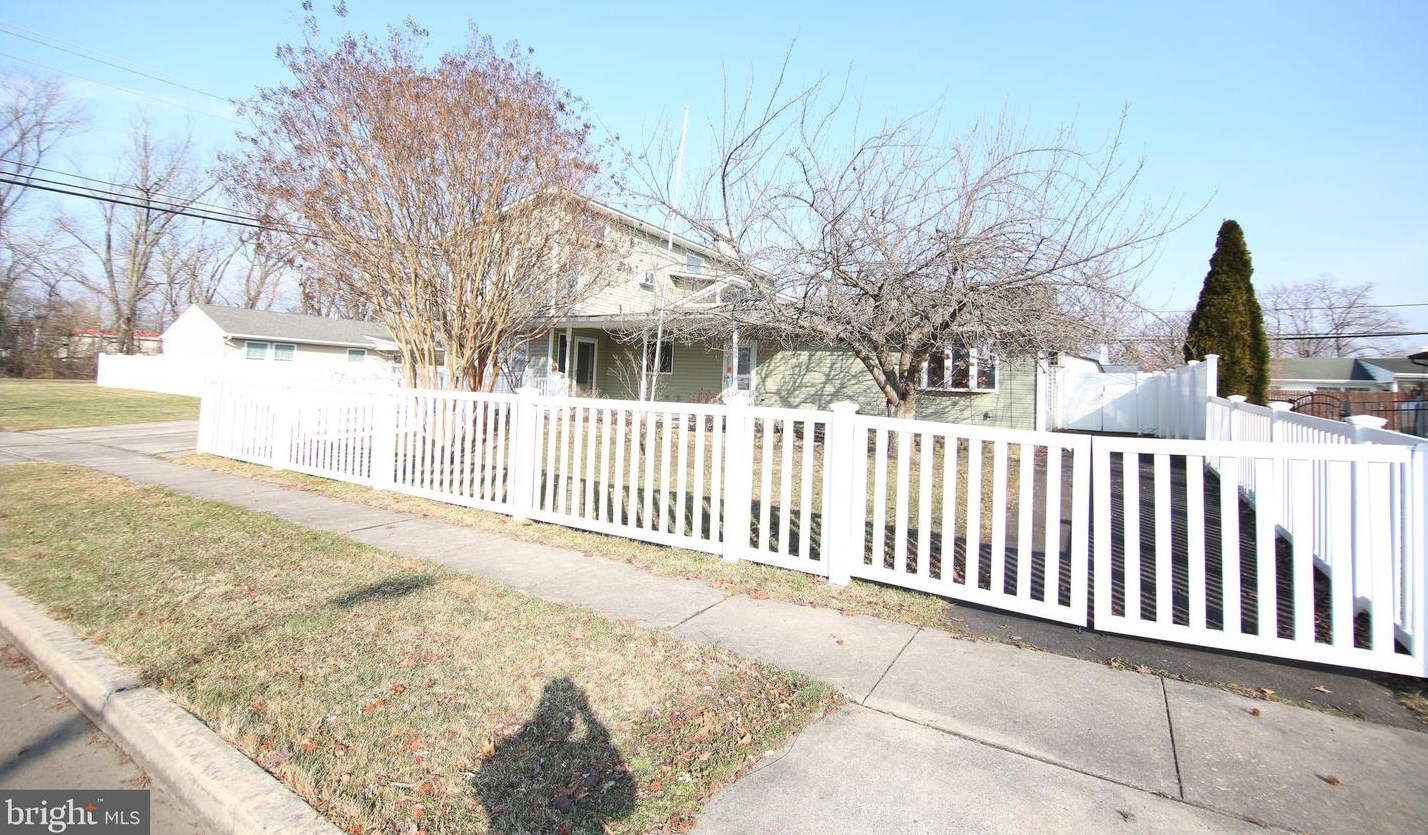 5 Inkberry Rd, Levittown, PA 19057-2217