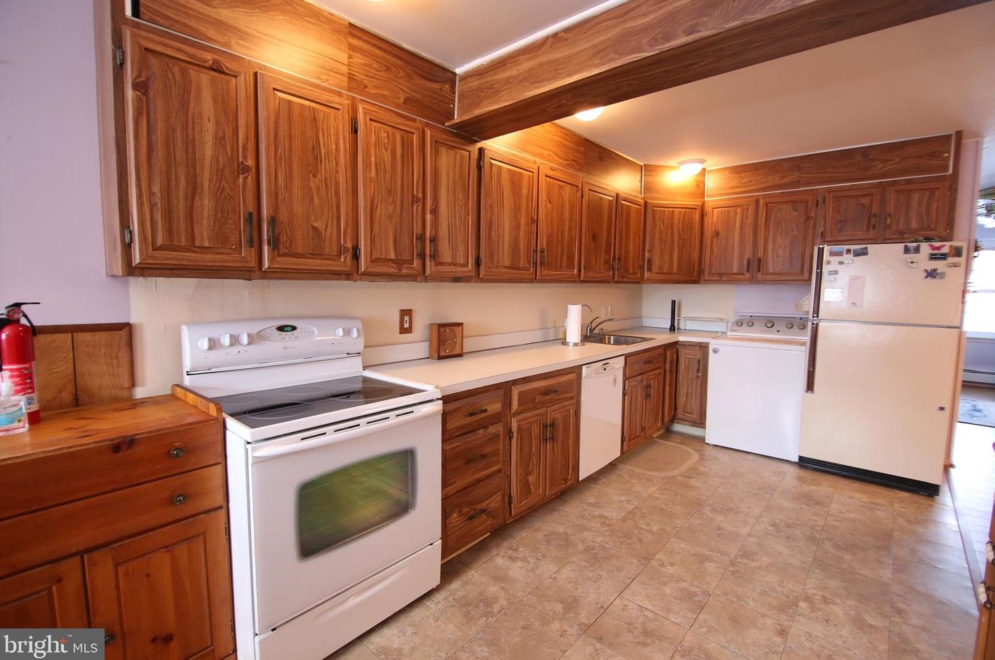 77 Cobalt Ridge Dr, Levittown, PA 19057-1634