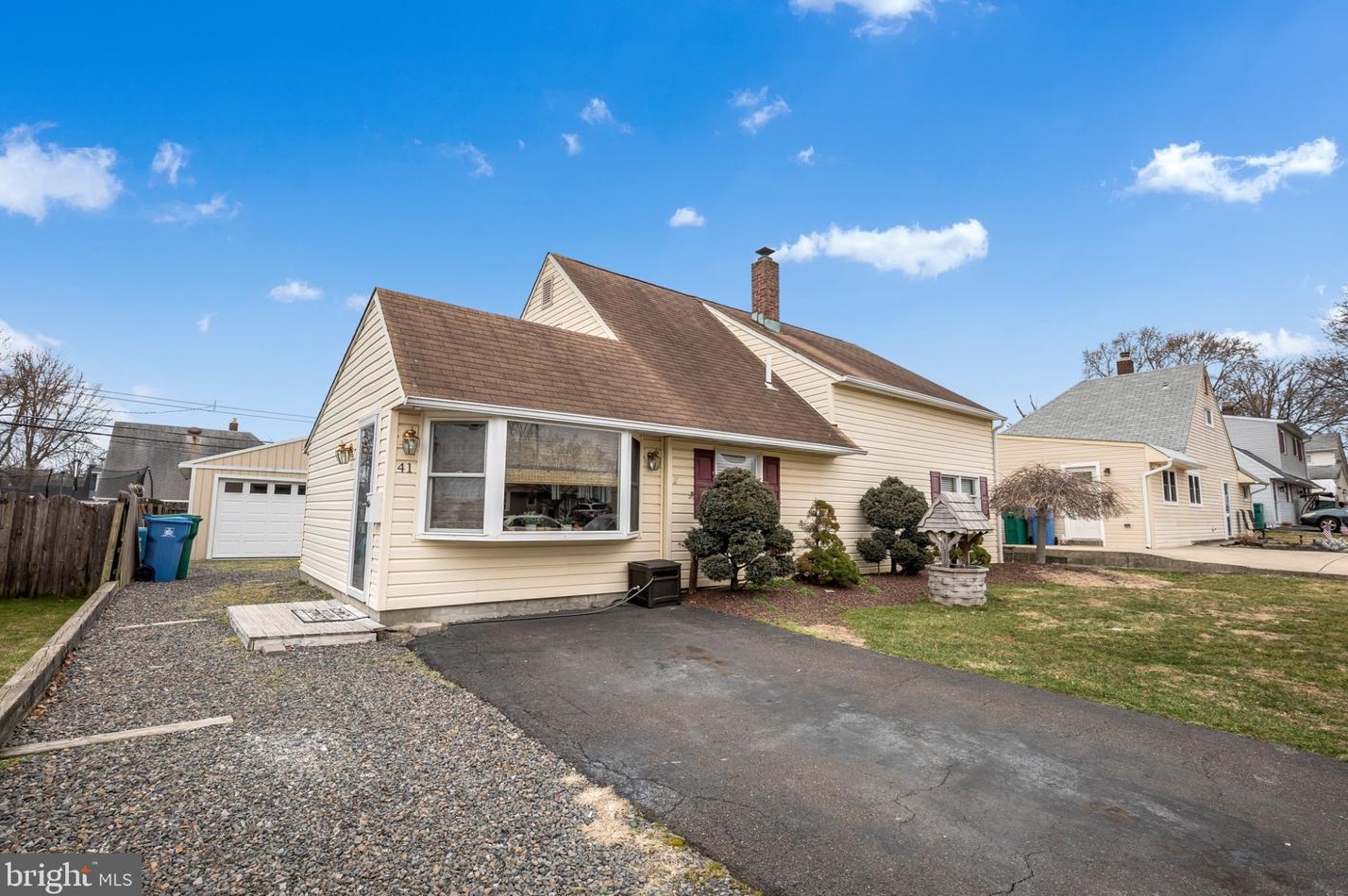 41 Rose Arbor Ln, Levittown, PA 19055-1412