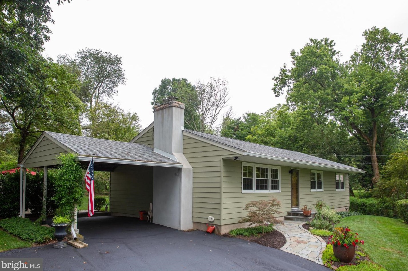 77 Sunset Dr, New Hope, PA 18938-1016