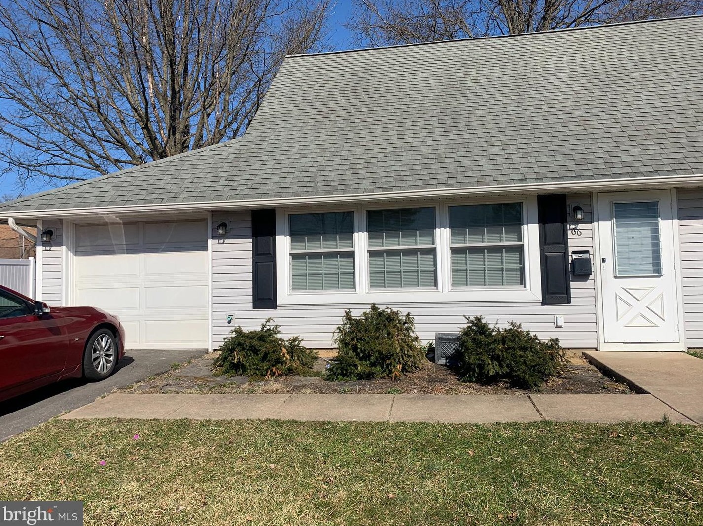 66 Cobalt Ridge Dr, Levittown, PA 19057-1623