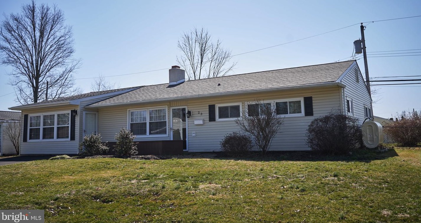 23 Black Walnut Rd, Levittown, PA 19057-3015