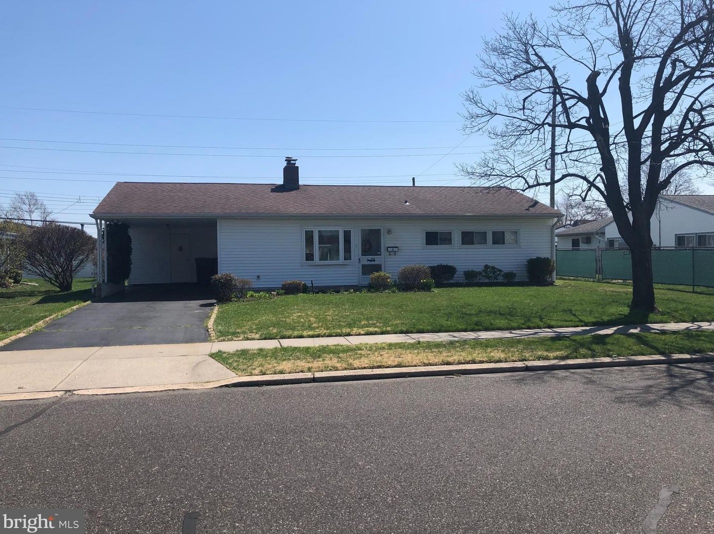 6 Serpentine Ln, Levittown, PA 19055-2213