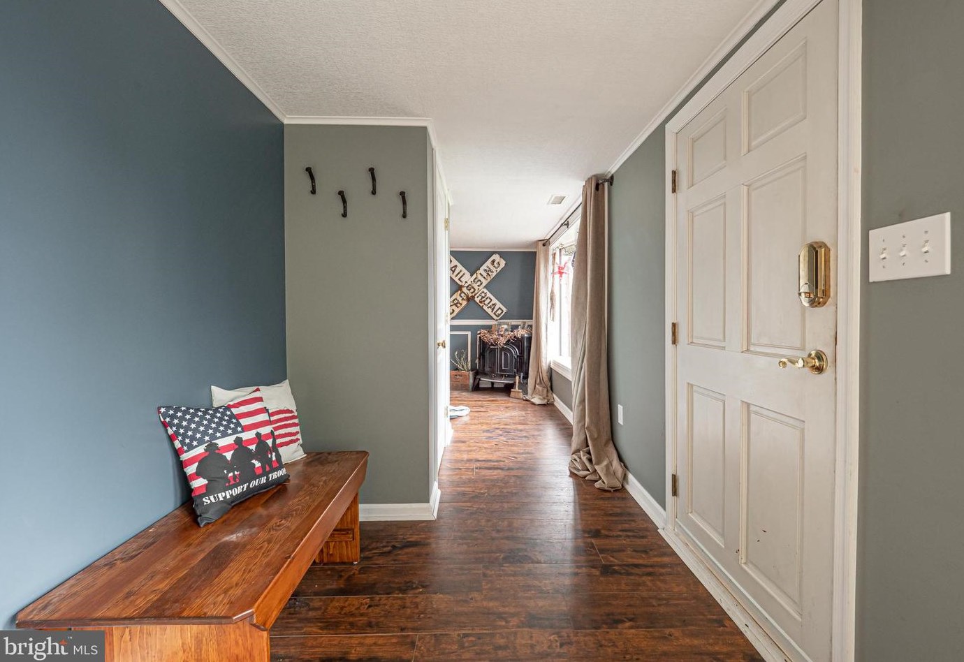 39 Violetwood Dr, Levittown, PA 19057-4211