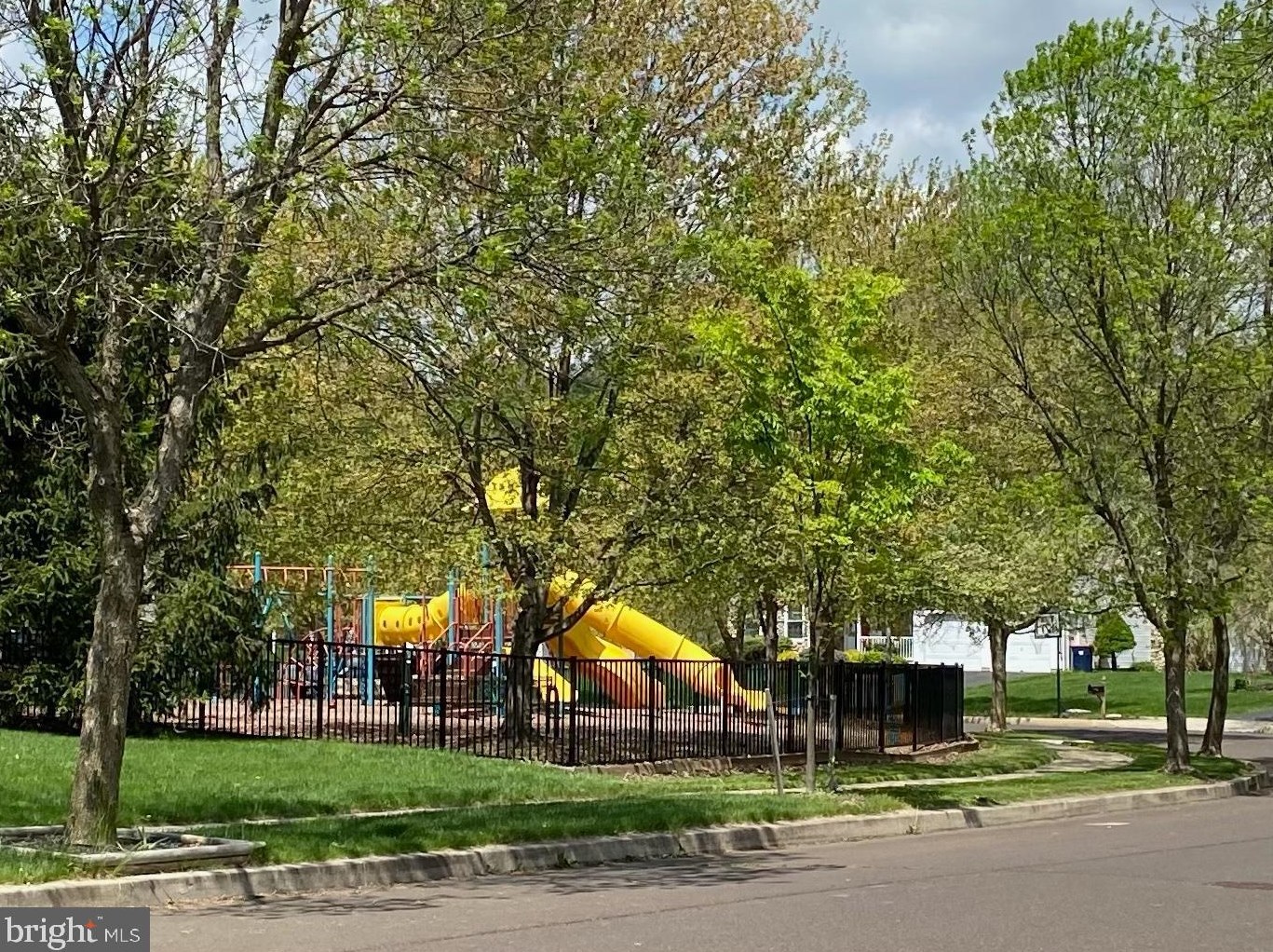 105 Aspen Dr, Sellersville PA  18960-1659 exterior