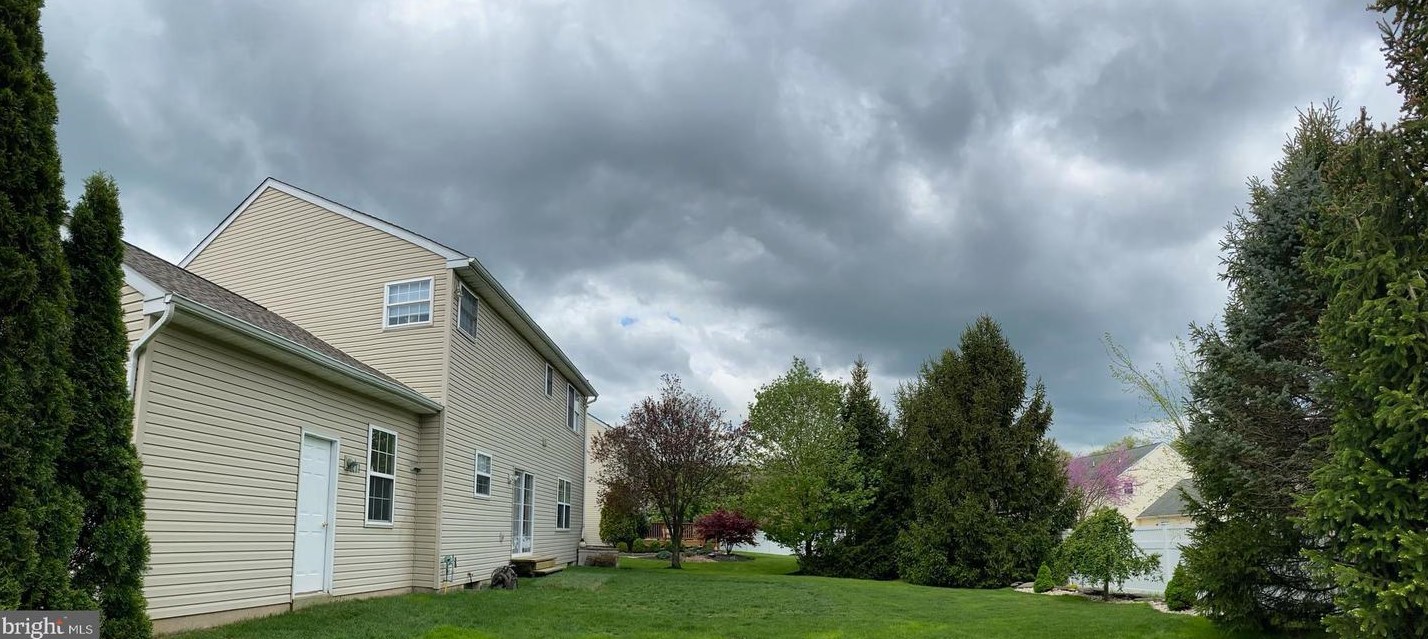 105 Aspen Dr, Sellersville PA  18960-1659 exterior