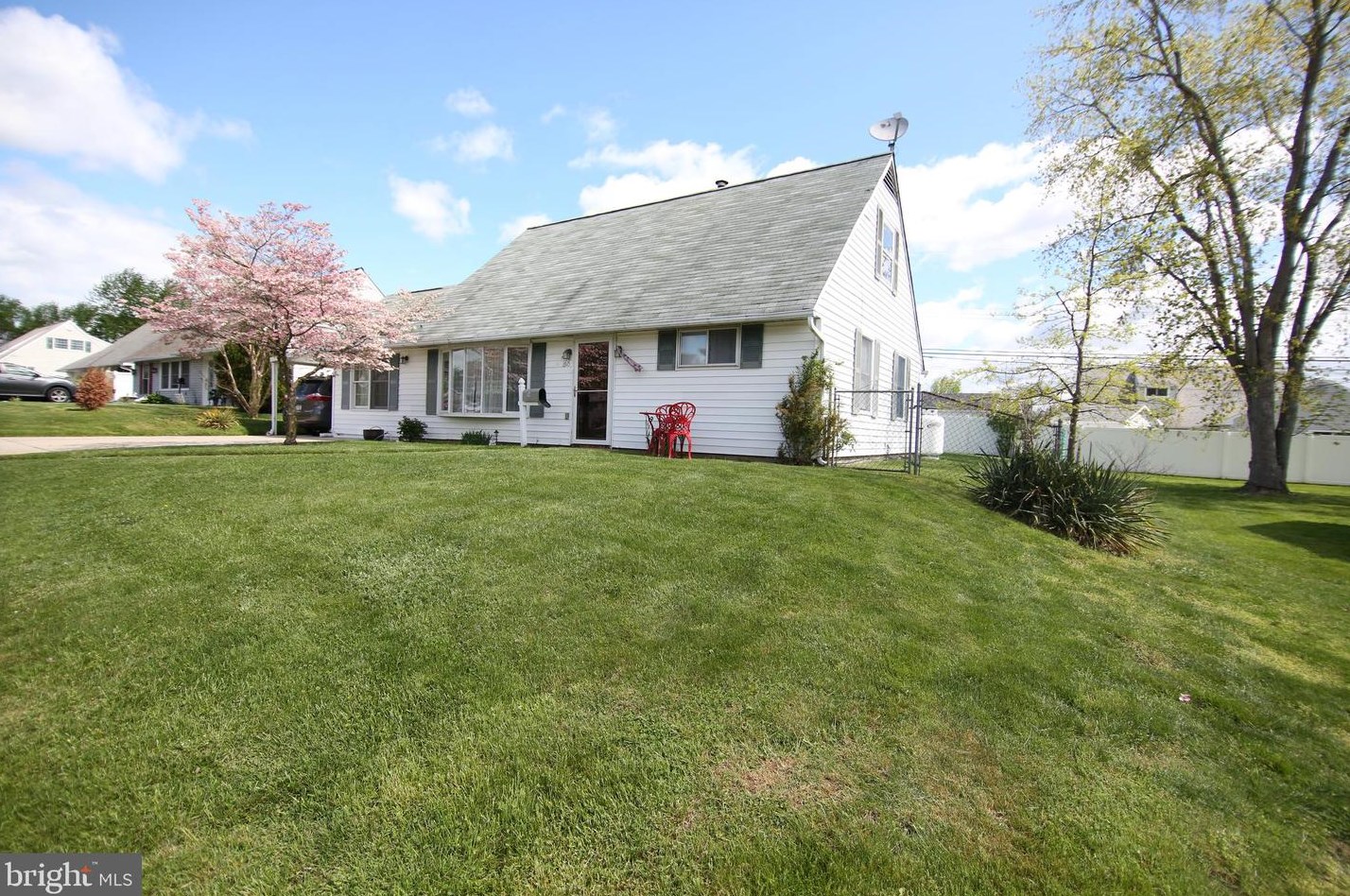 86 Cobalt Ridge Dr, Levittown, PA 19057-1623
