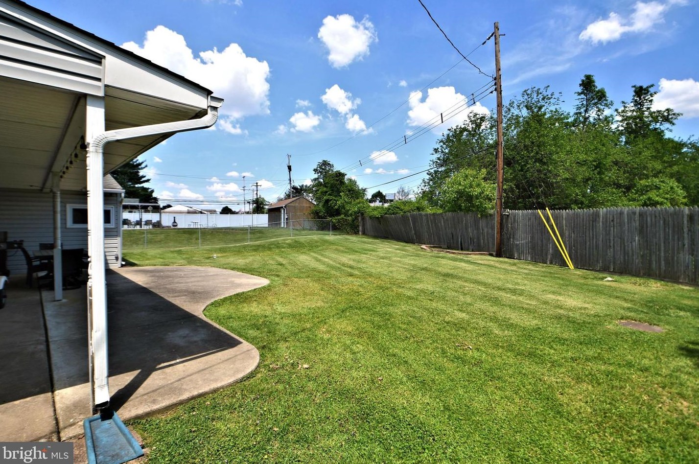 128 Violetwood Dr, Levittown, PA 19057-4218