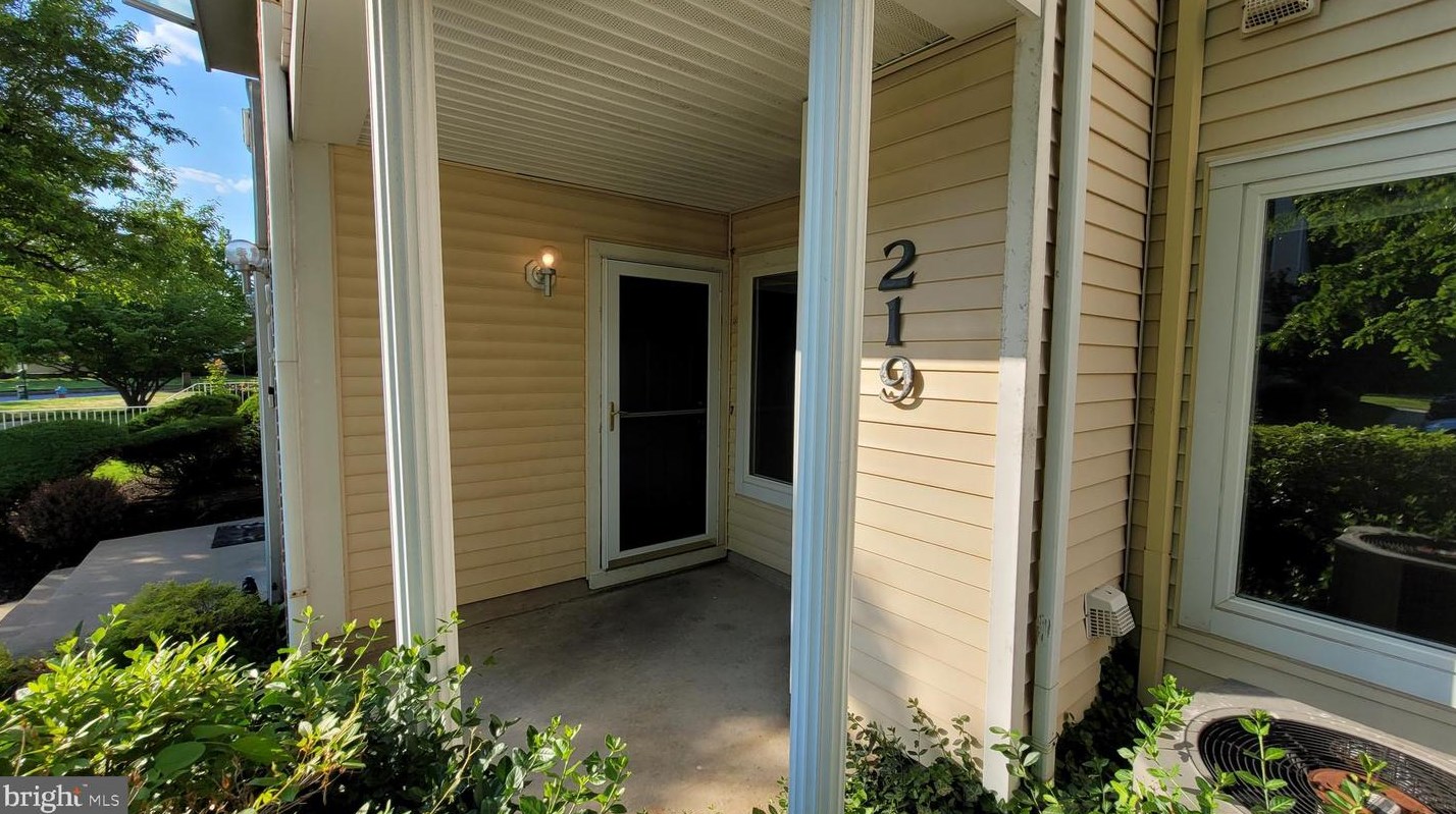 219 Devon Way, Levittown, PA 19057
