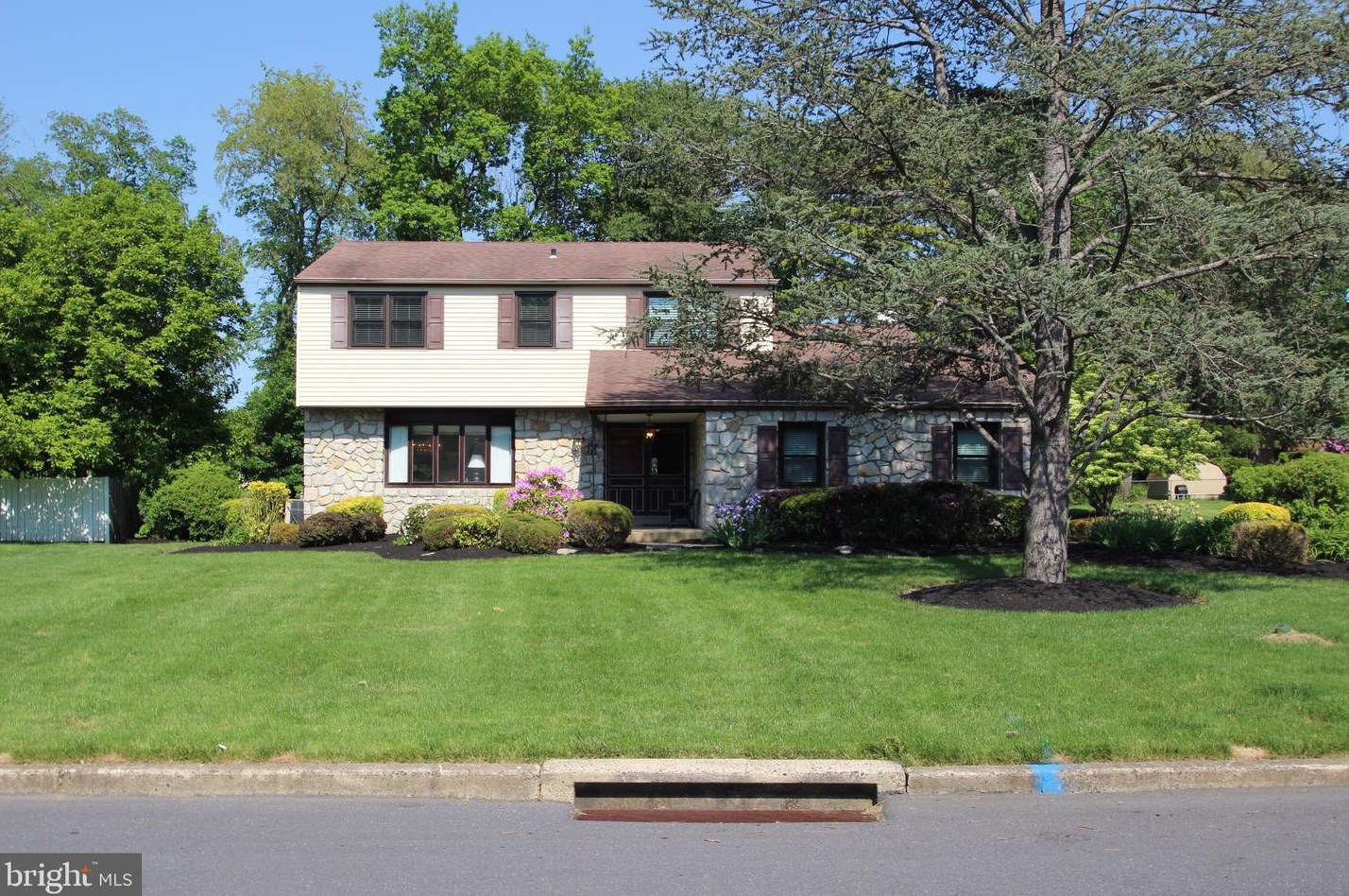 19 Andrea Dr, Southampton, PA 18954-1301