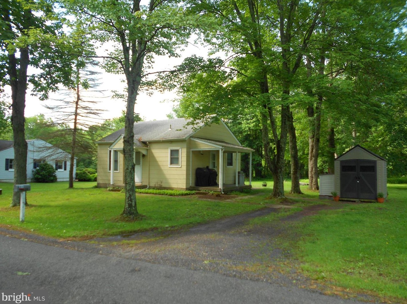 1014 Thousand Acre Rd, Sellersville, PA 18960-1052