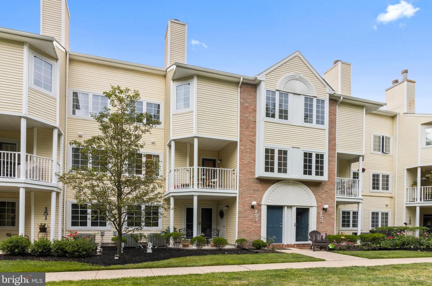 153 Naomi Ct, Levittown, PA 19057-3636