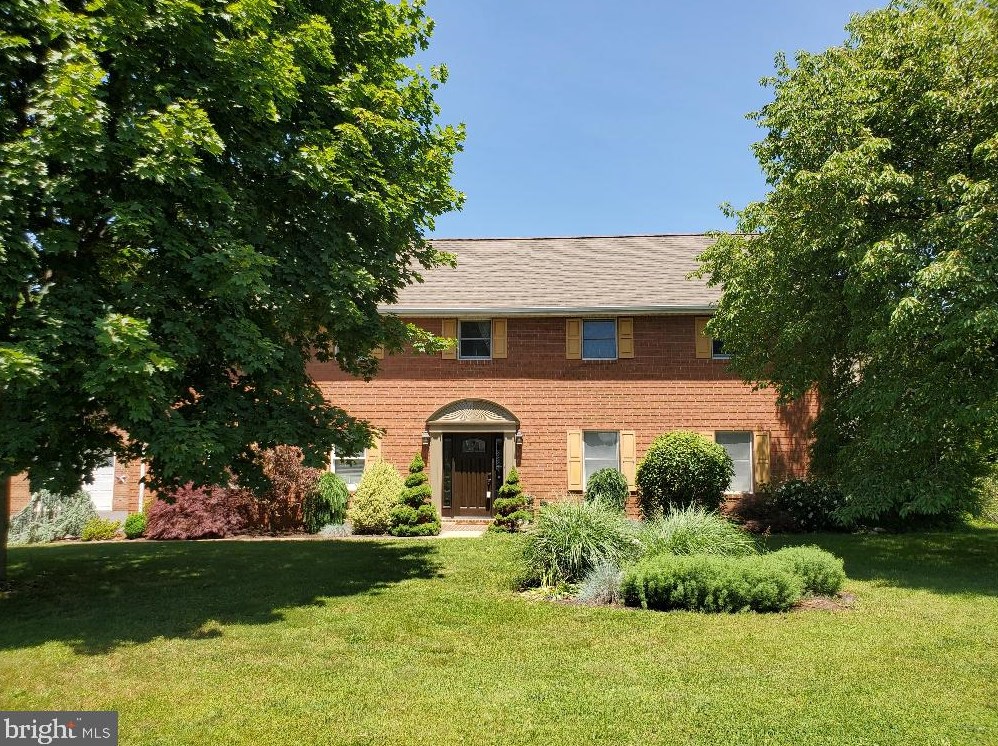 10 Summit Dr, Lees Cross Roads, PA 17257