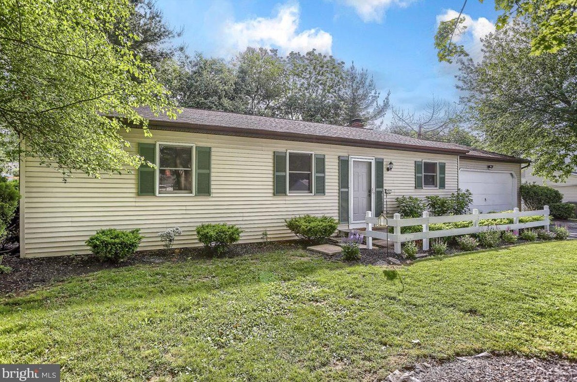 25 Pine Tree Dr, Navy Sup Dpt, PA 17055-5568