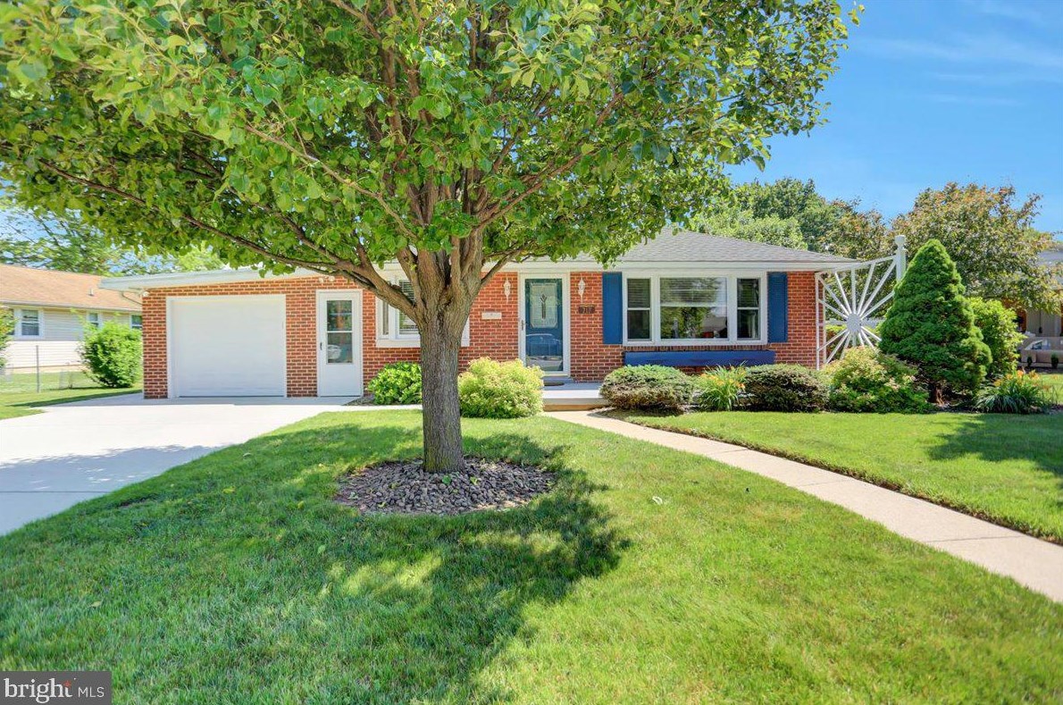 717 Olson Dr, Carlisle, PA 17013