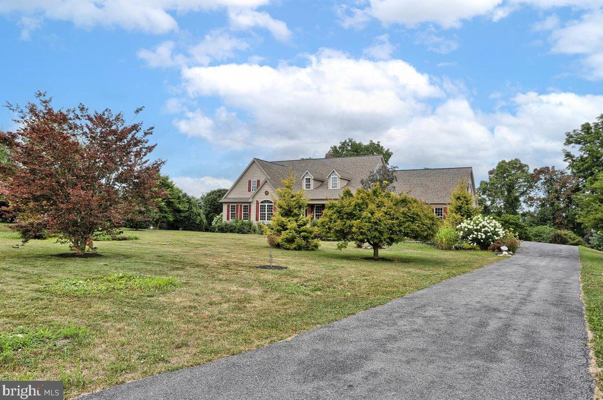 4 E Linden Dr E, Carlisle, PA 17015