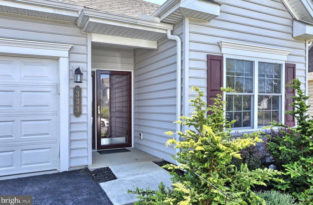 333 Valor Dr, Navy Sup Dpt, PA 17050