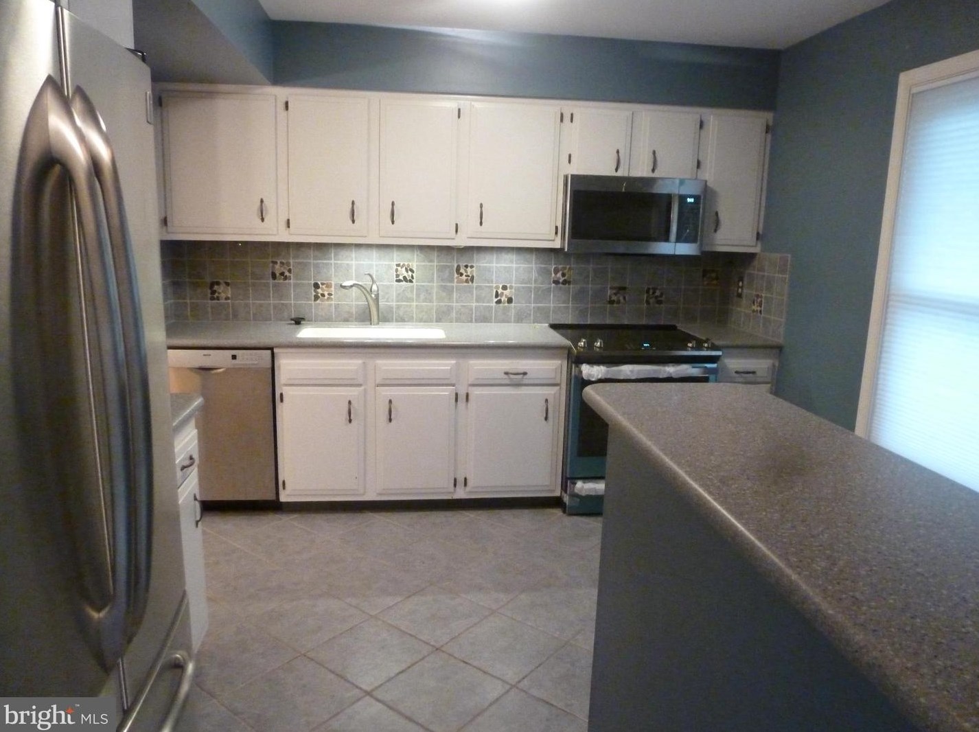 704 Allenview Dr, Navy Sup Dpt, PA 17055