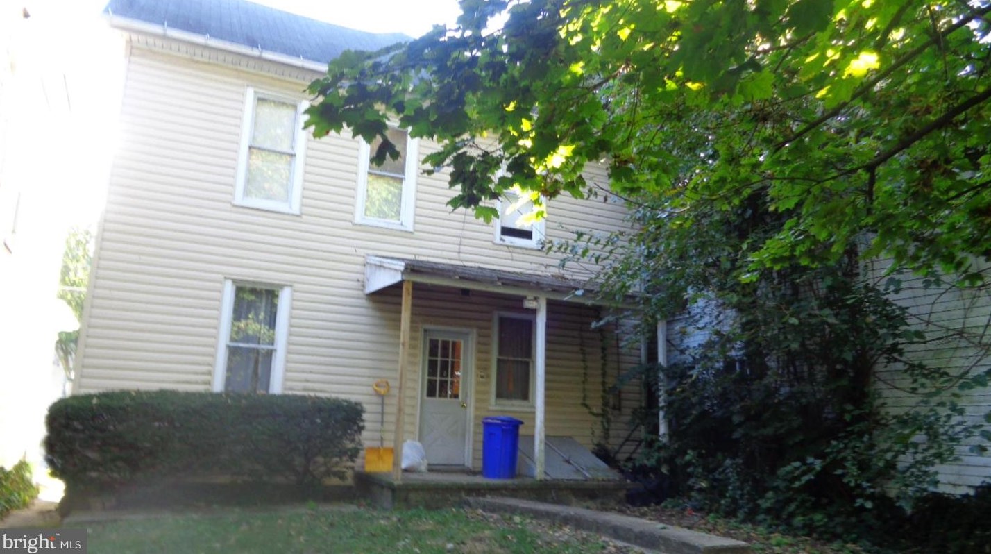 315 E King St, Lees Cross Roads, PA 17257