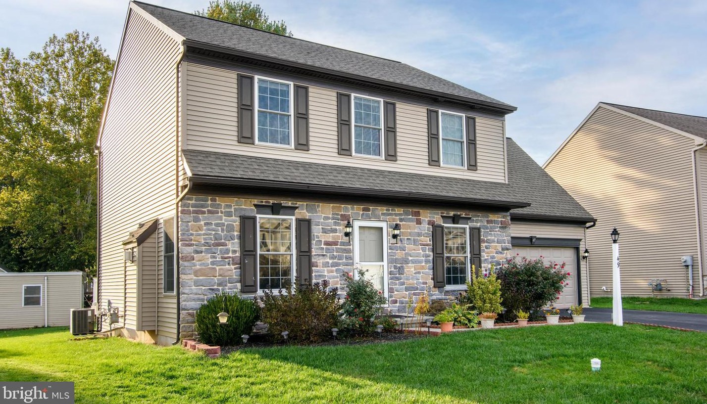 49 Hamlet Cir, Navy Sup Dpt, PA 17050