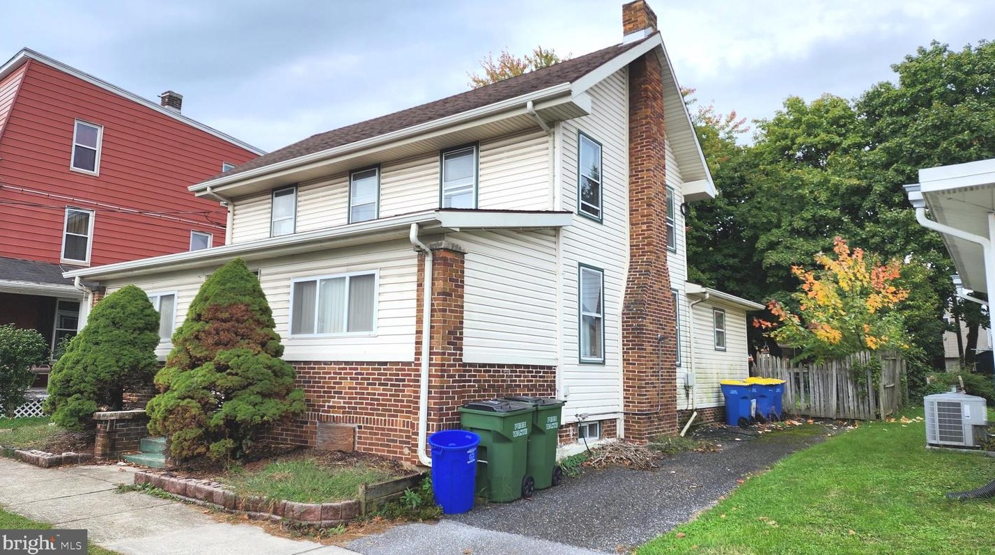 327 5th St, Rudytown, PA 17070-1913