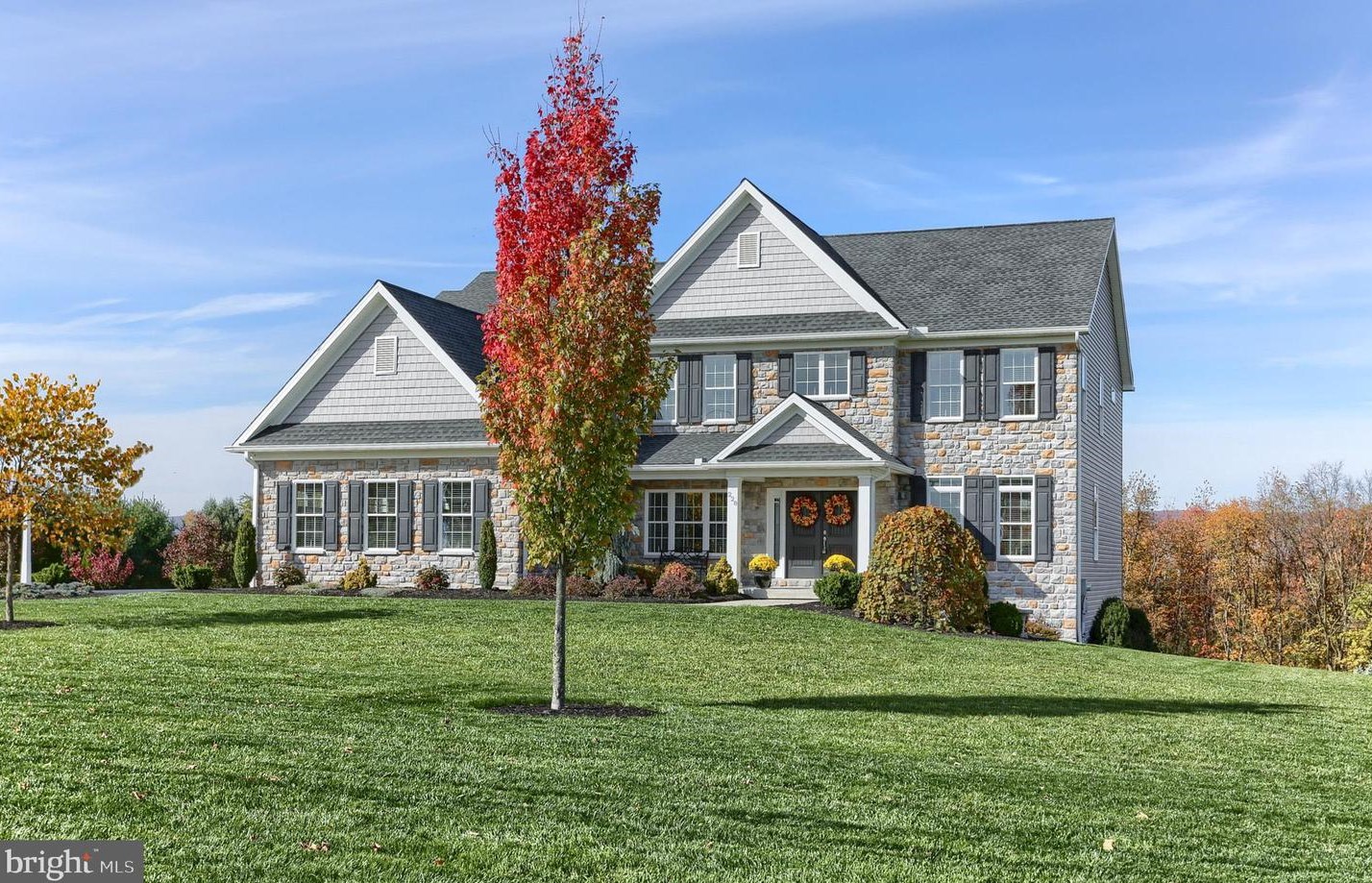 228 Skyline Dr, Navy Sup Dpt, PA 17050-1754