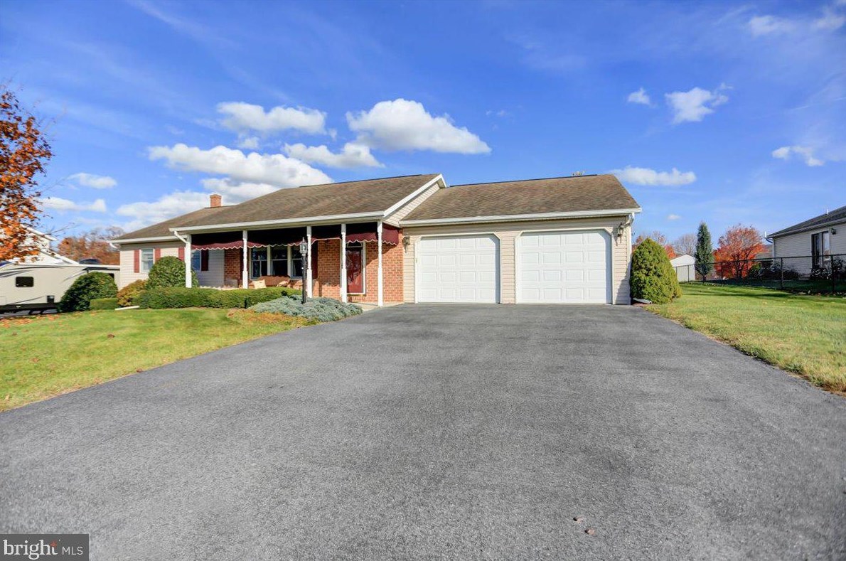 208 Colonial Dr, Lees Cross Roads, PA 17257