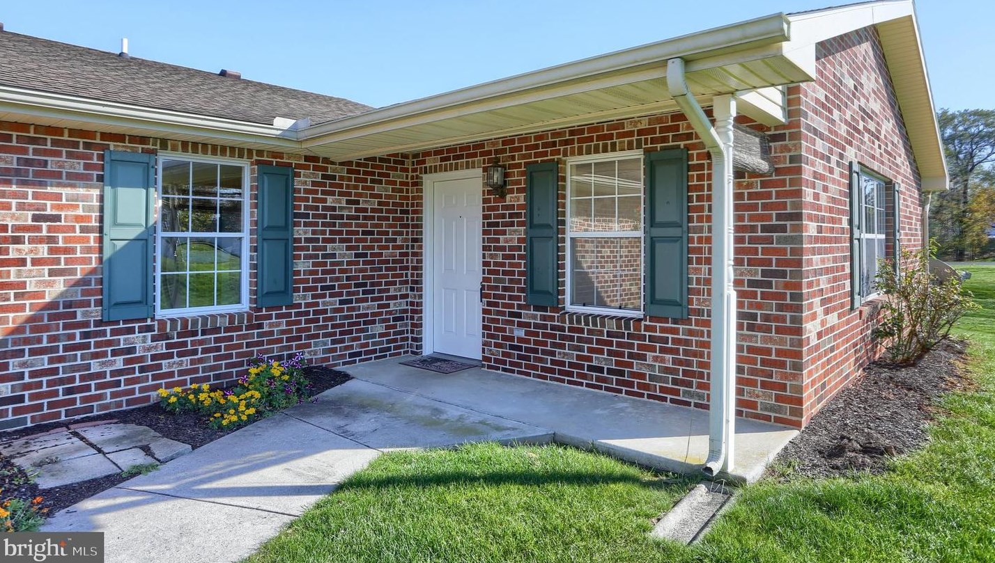 5 Mel Ron Ct, Carlisle, PA 17015