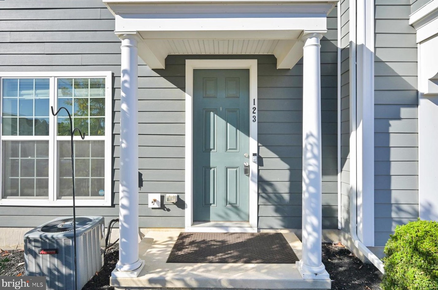123 Pickering Ln, Navy Sup Dpt, PA 17050