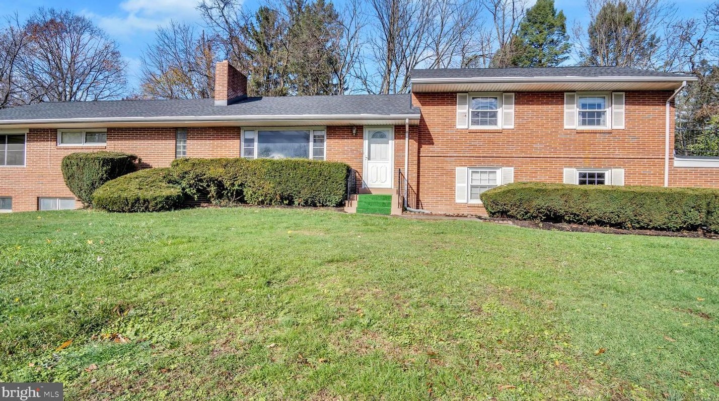 2835 Sunset Dr, Camp Hill, PA 17011