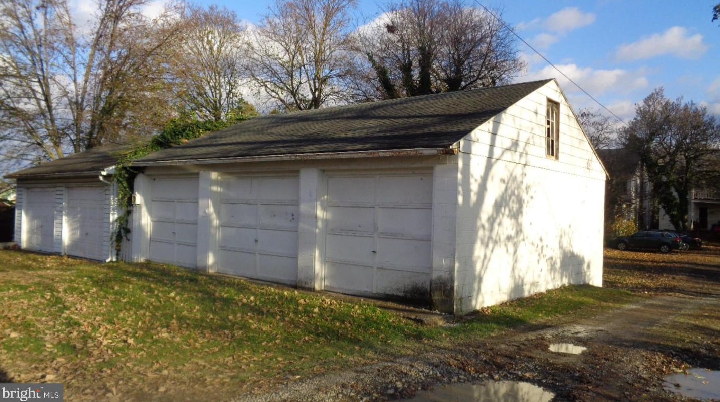 317 E King Street E, Lees Cross Roads, PA 17257
