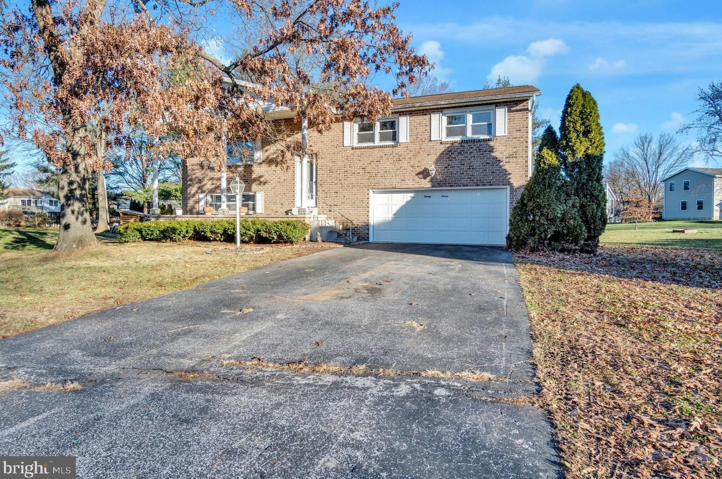 127 Cumberland Dr, Carlisle, PA 17013