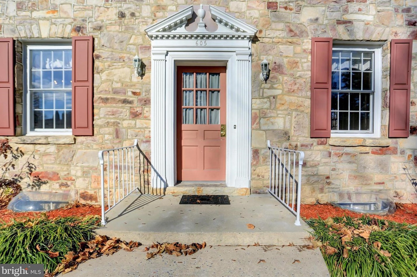 605 E Orange St, Lees Cross Roads, PA 17257
