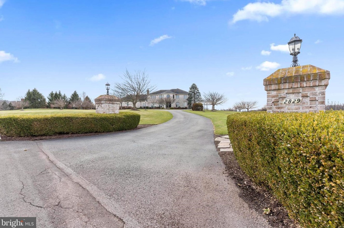 2829 Myrtle Dr, Navy Sup Dpt, PA 17055
