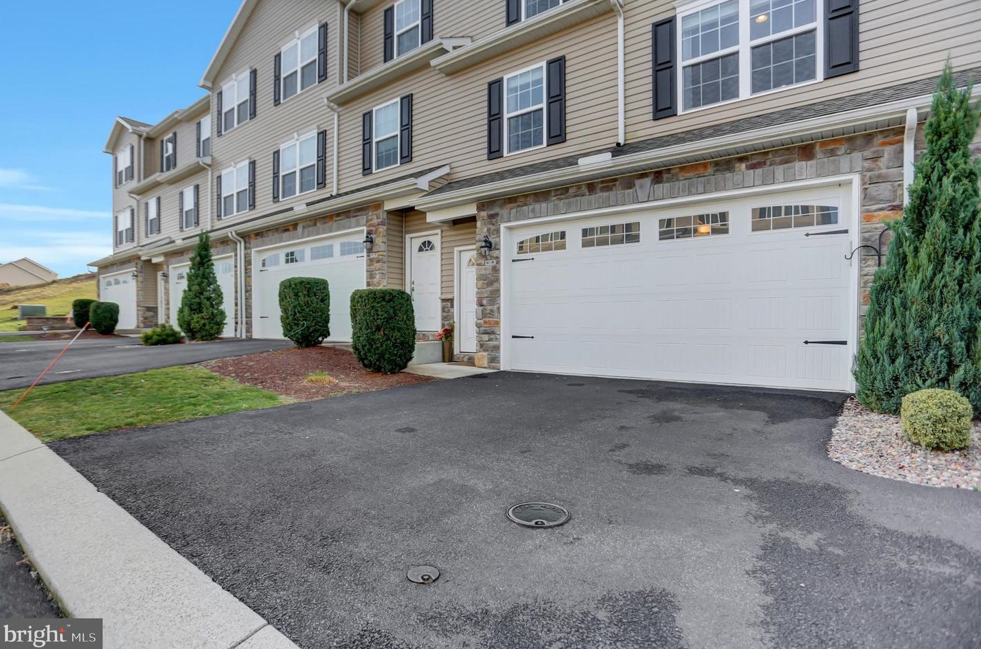 817 Spring Rock Ct, Navy Sup Dpt, PA 17055