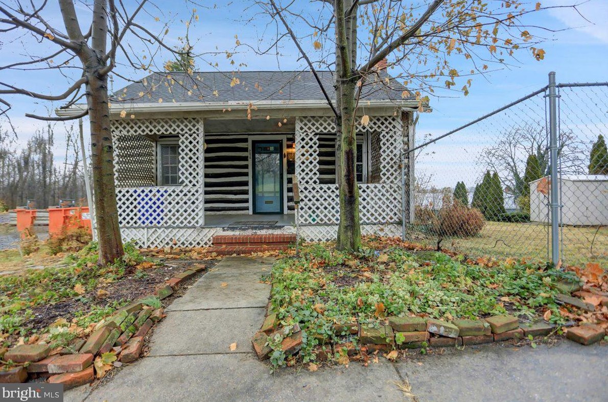 206 S Penn St, Lees Cross Roads, PA 17257