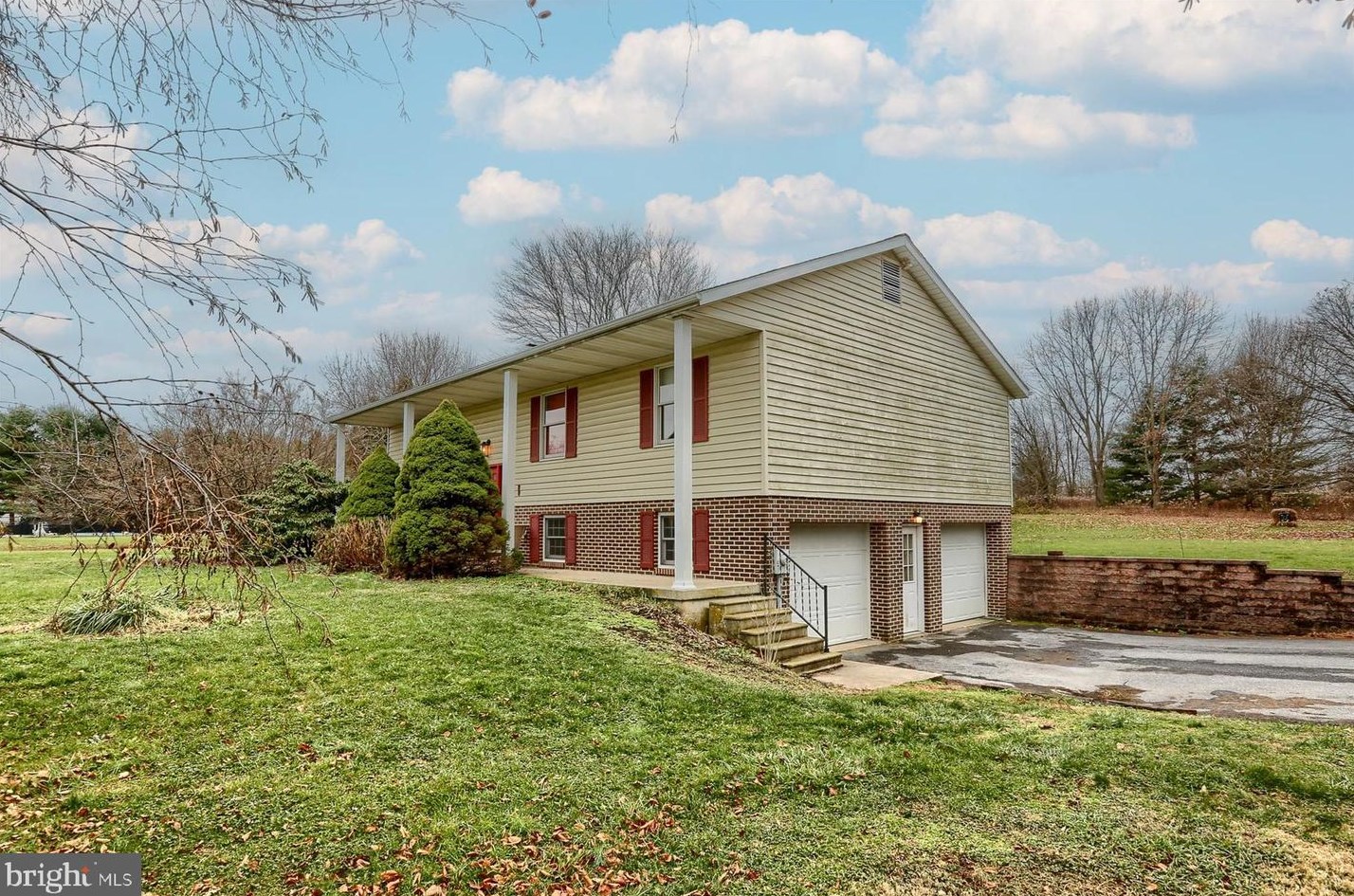 332 Bonnybrook Rd, Carlisle, PA 17015