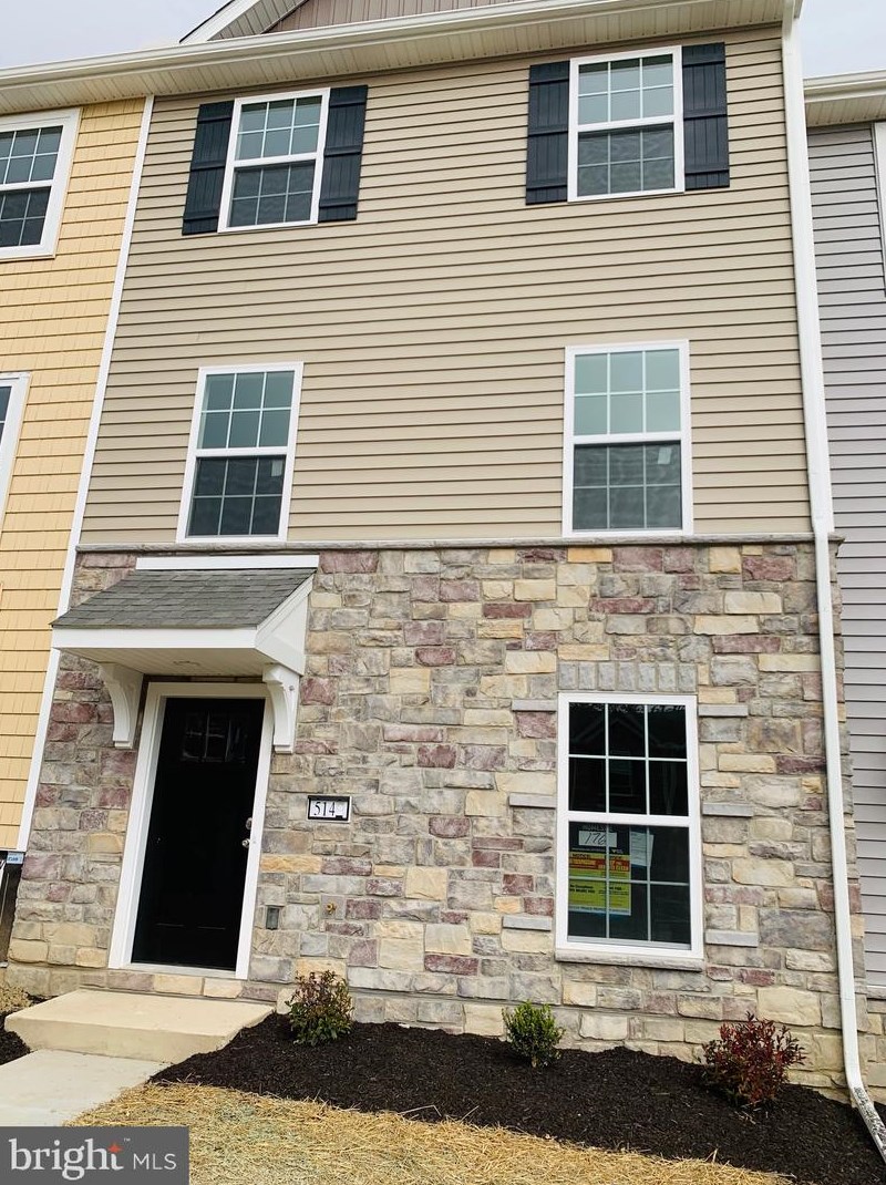 5140 Laurel Valley Ln #176, West Enola, PA 17025