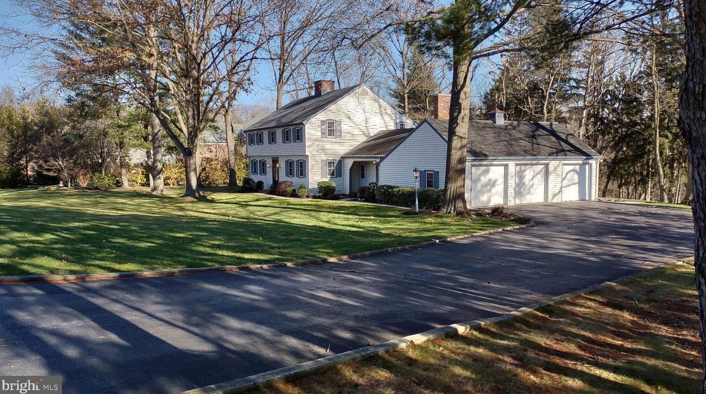 1512 Woodcreek Dr, Navy Sup Dpt, PA 17055