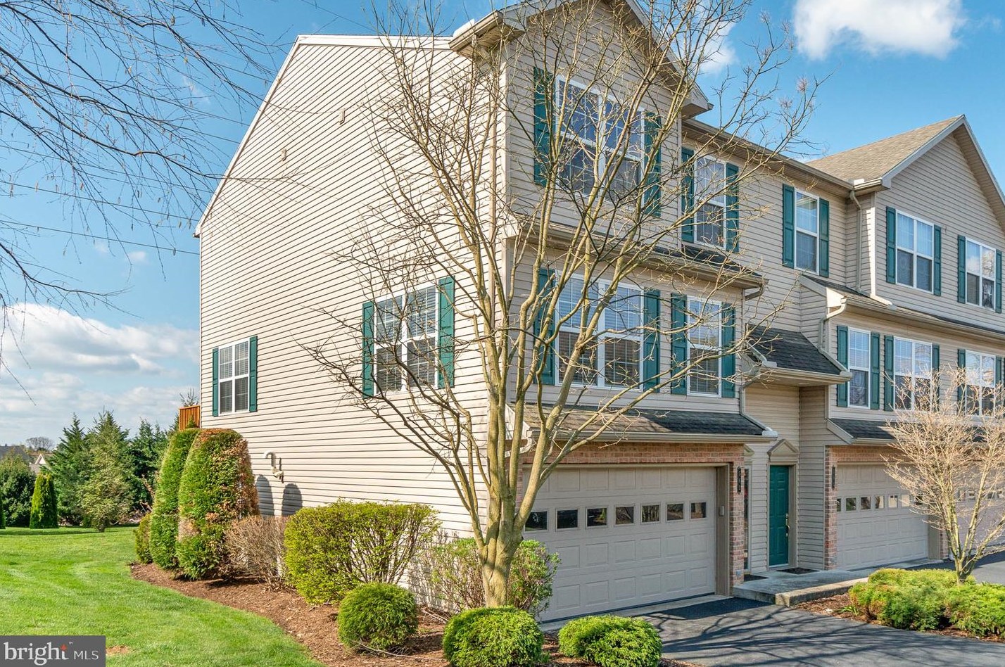 562 Meadow Croft Cir, Navy Sup Dpt, PA 17055