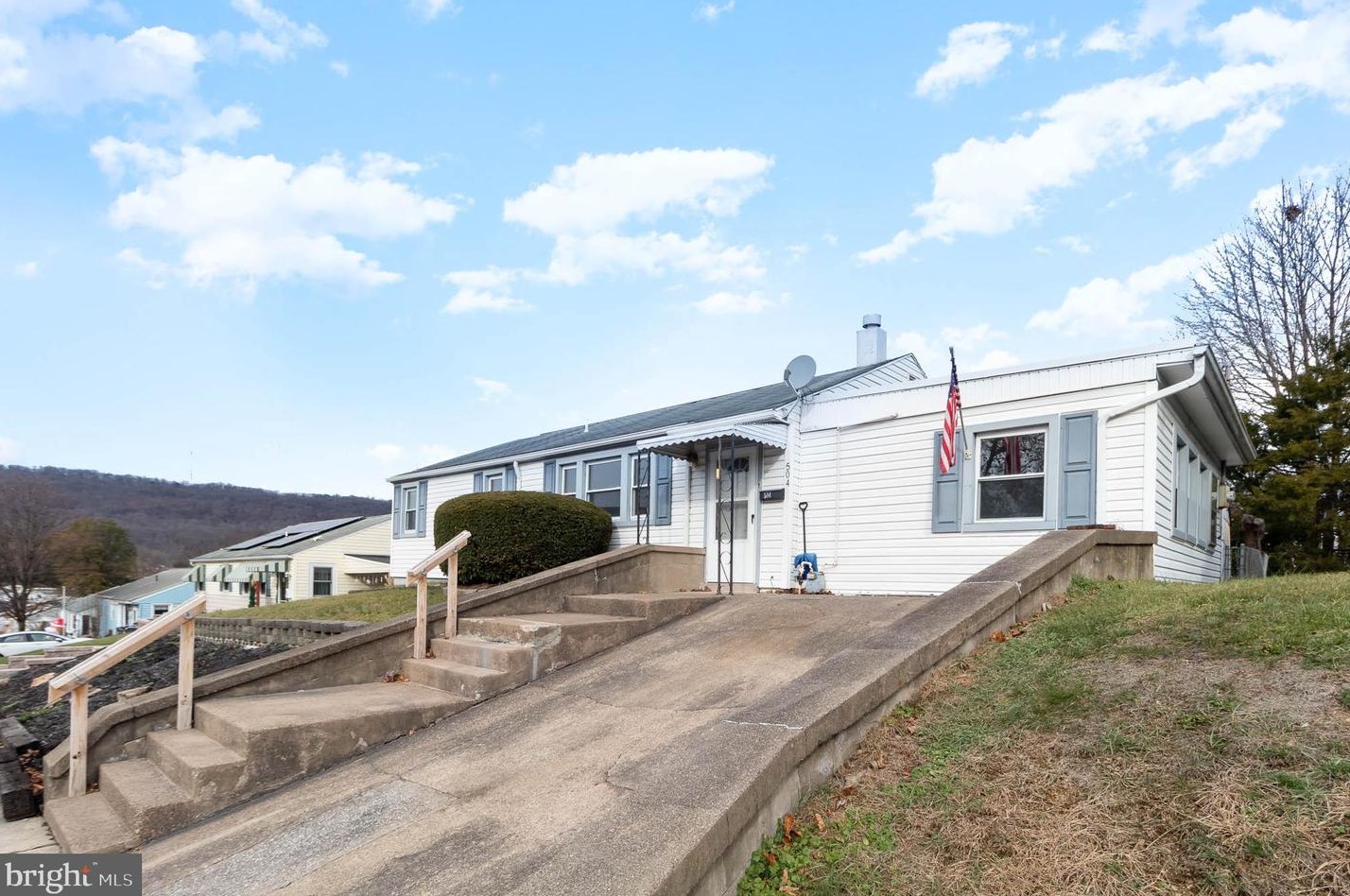 504 N Enola Dr, West Enola, PA 17025